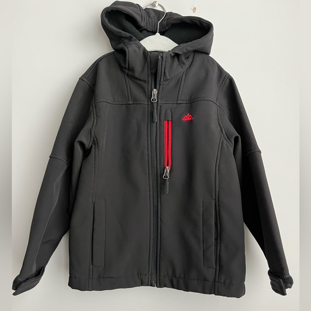 Snozu performance boys size 5-6 hooded jacket